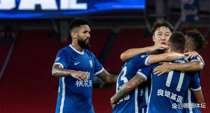 皇冠最新平台-加时末段突围战来临，武汉三镇围绕足总杯止住颓势，震撼外界，身体对抗强度拉满(足总杯半决赛有加时吗)